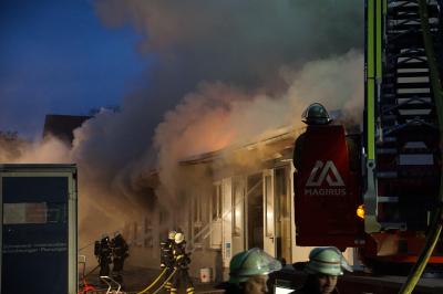Neckartenzlingen: Brand einer Schreinerei - Hoher Schaden